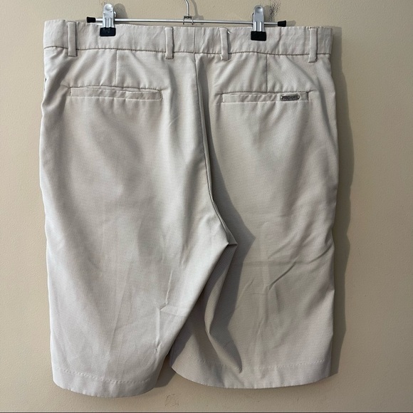 Greg Norman Golf Natural Performance Shorts Size 32 - Picture 7 of 7